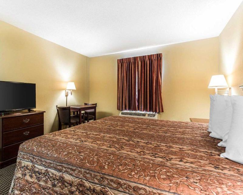 Rodeway Inn Portage Exterior photo